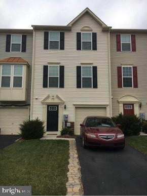 townhome / multi-family property featuring a garage and driveway