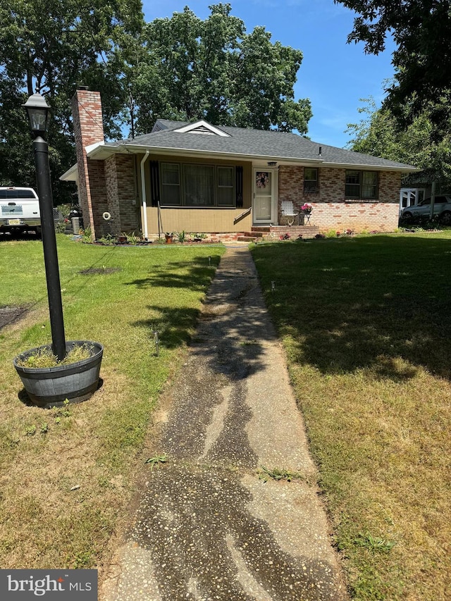 view of front of house with a front lawn