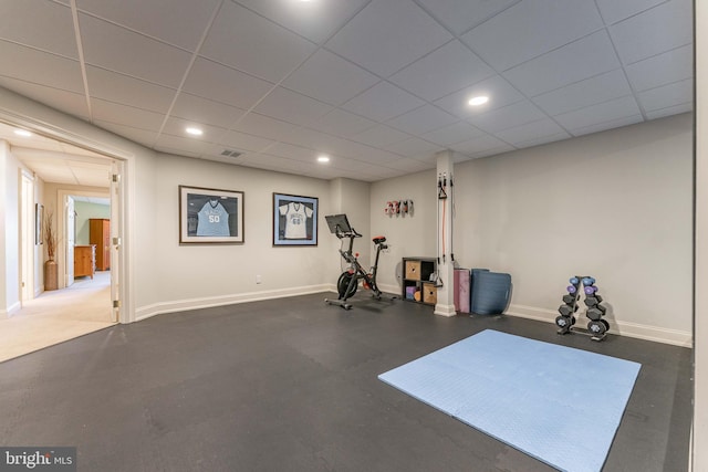 workout room with visible vents, recessed lighting, baseboards, and a drop ceiling