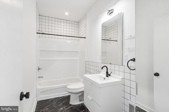 full bathroom featuring shower / washtub combination, toilet, vanity, and backsplash