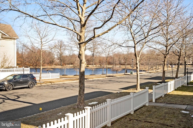 view of yard featuring a water view