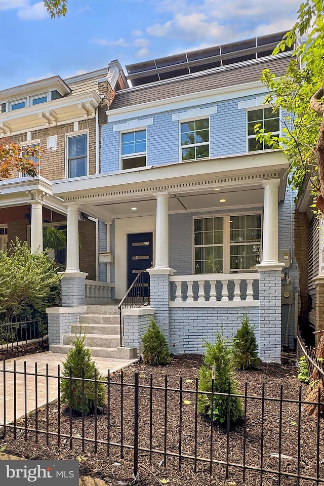 view of front facade featuring a porch