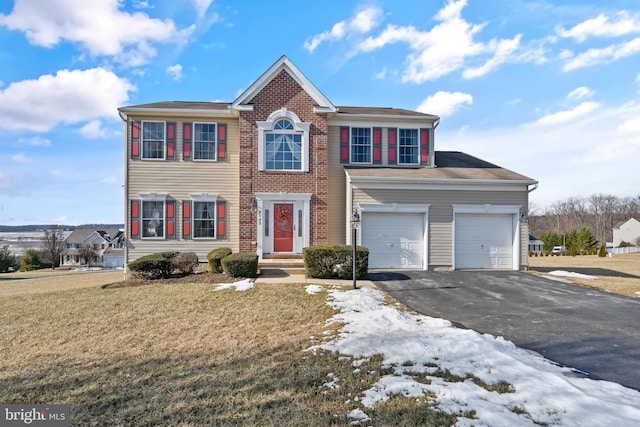 view of front of property featuring a front lawn