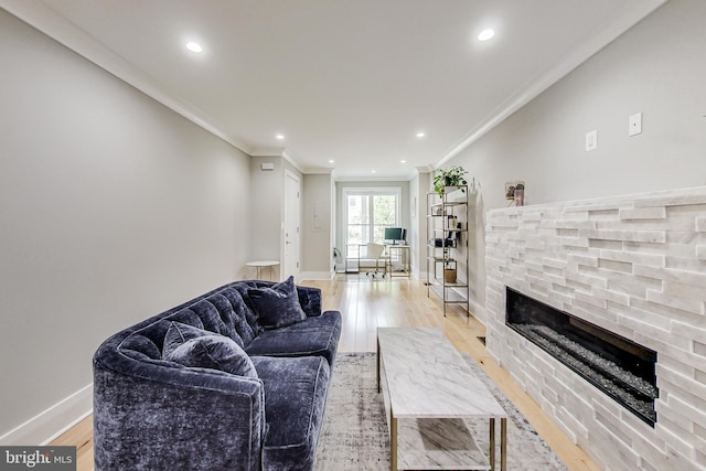 living room with ornamental molding and light hardwood / wood-style floors