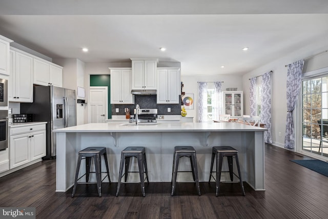 kitchen featuring white cabinets, a breakfast bar, and a spacious island