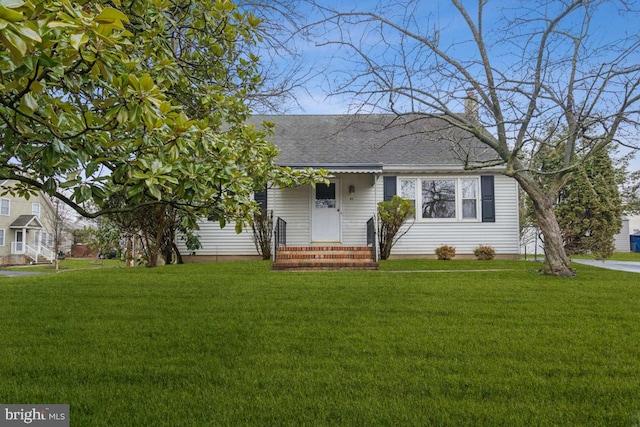 view of front of house with a front lawn