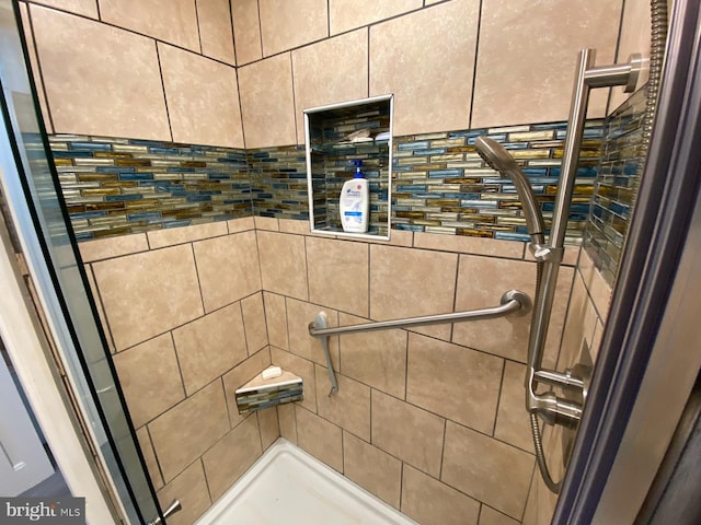 details with a tile shower