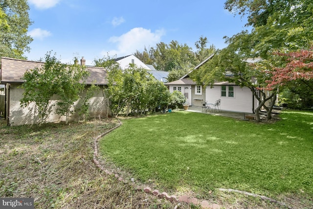 view of yard with a patio