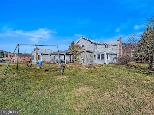 back of house featuring a yard