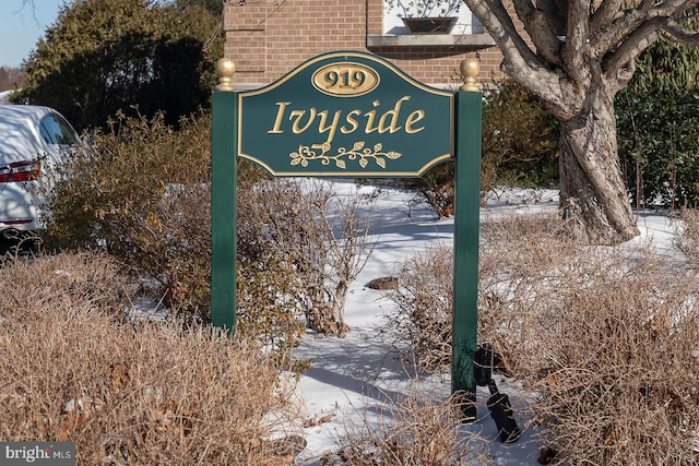 view of community / neighborhood sign