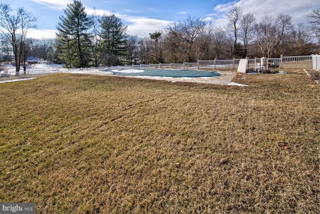 view of yard with a covered pool