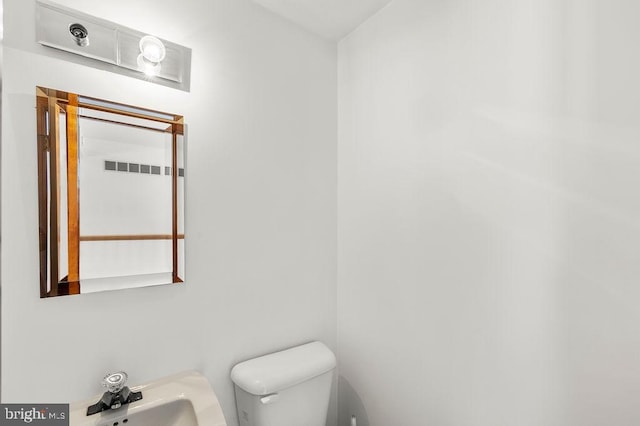 bathroom featuring sink and toilet