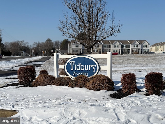 view of community / neighborhood sign