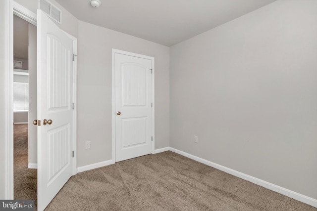 unfurnished room featuring carpet floors