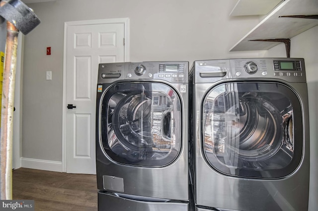 washroom with dark wood-type flooring and independent washer and dryer