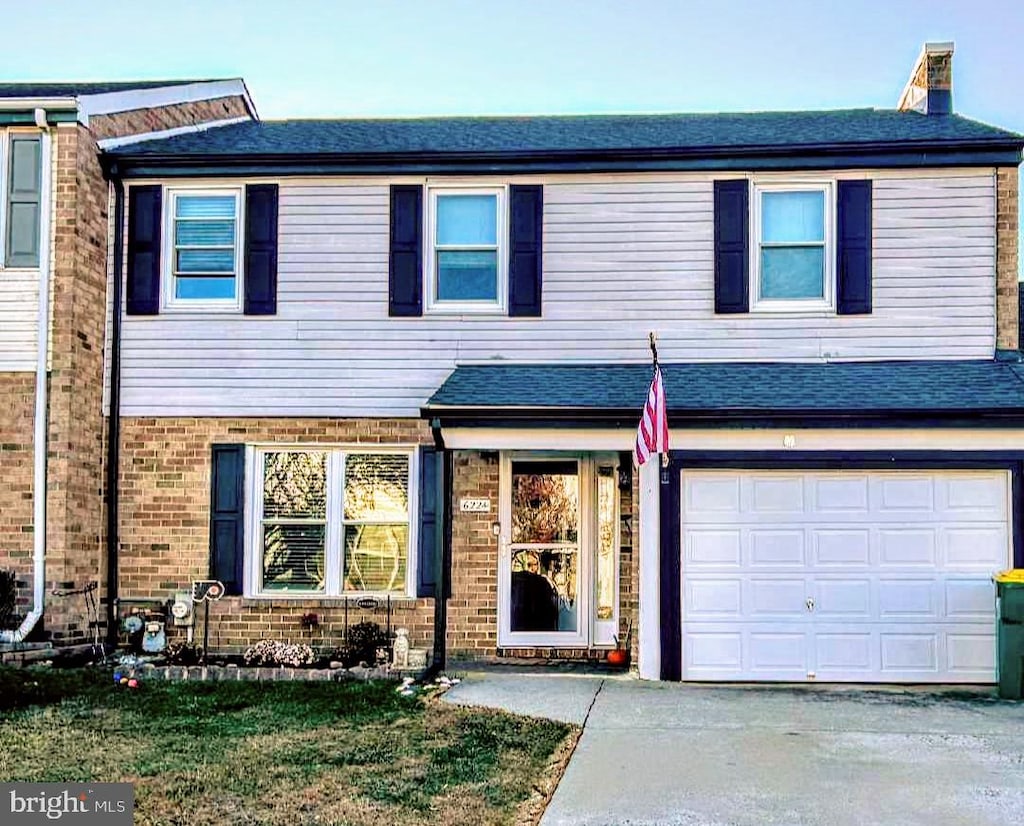 view of front facade with a garage