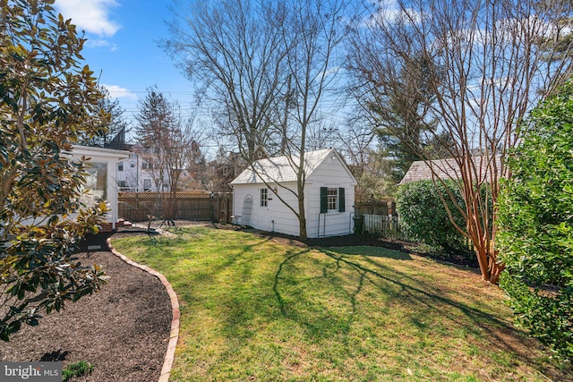 view of yard featuring an outdoor structure and a fenced backyard