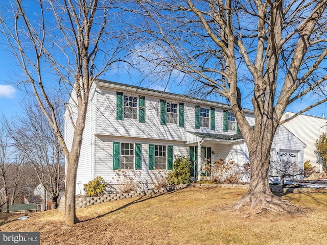 view of front of home featuring a garage and a front yard