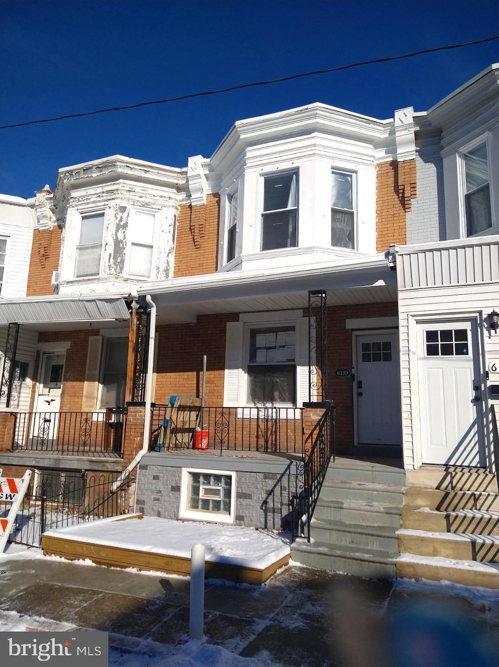 townhome / multi-family property with covered porch