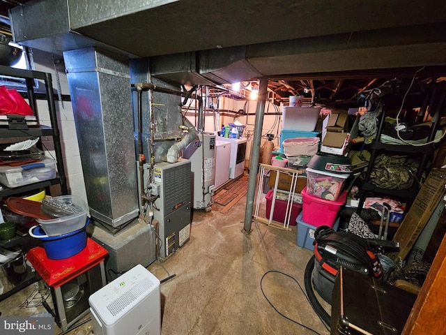 basement with washer / dryer and water heater