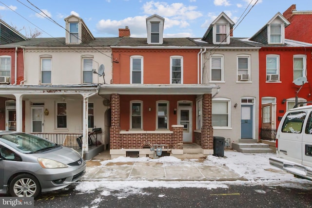 townhome / multi-family property featuring cooling unit and covered porch