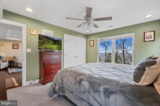 carpeted bedroom featuring recessed lighting, visible vents, baseboards, a ceiling fan, and a closet