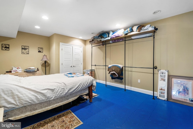 bedroom with recessed lighting, a closet, and baseboards