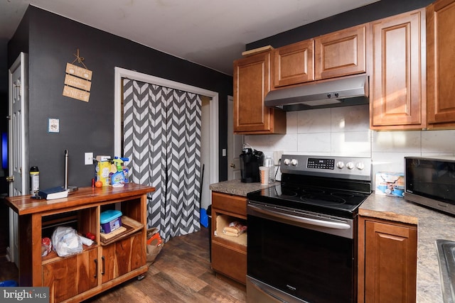 kitchen with stainless steel appliances, dark hardwood / wood-style floors, and decorative backsplash