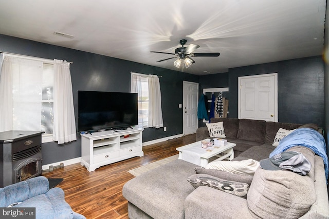 living room with dark wood-type flooring and ceiling fan