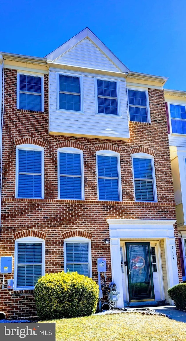 townhome / multi-family property featuring brick siding