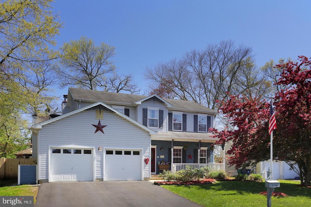 view of front of property featuring covered porch and a front lawn