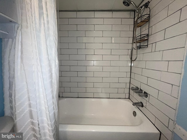 bathroom with shower / bath combo