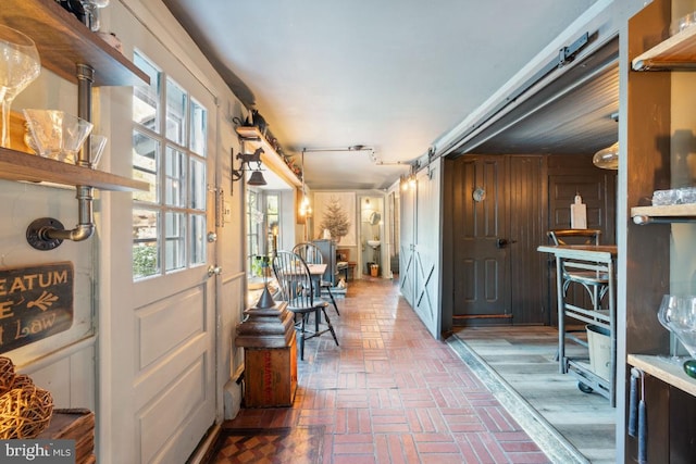 entryway featuring a barn door