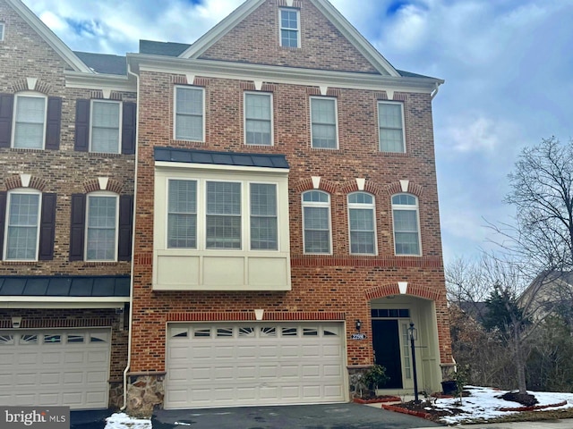 townhome / multi-family property featuring a garage