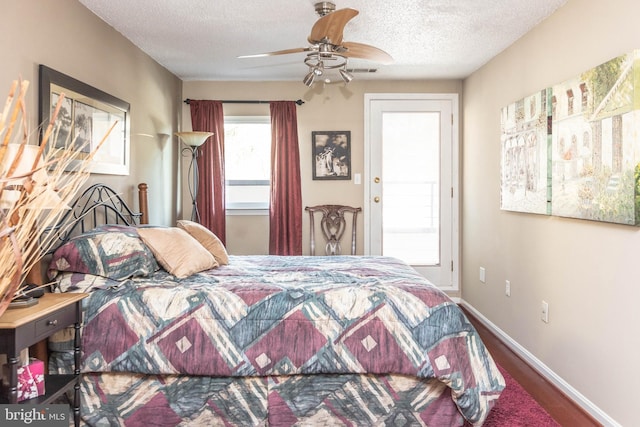 bedroom with hardwood / wood-style floors, a textured ceiling, and ceiling fan