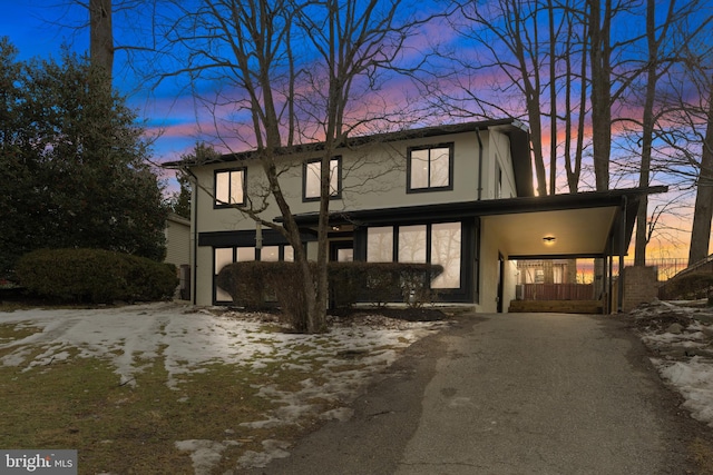 view of front facade featuring a carport