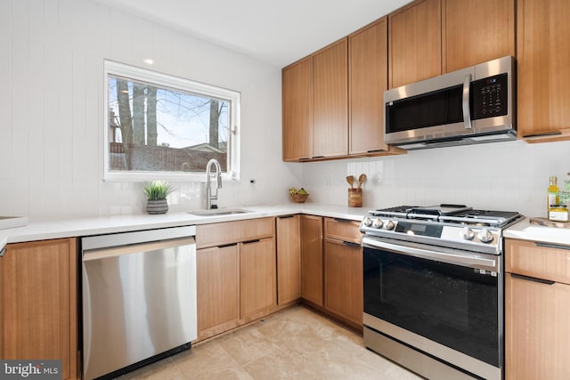 kitchen with stainless steel appliances, sink, and backsplash