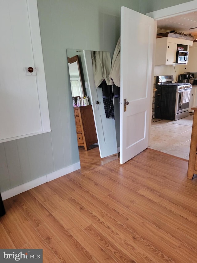 empty room featuring light hardwood / wood-style flooring