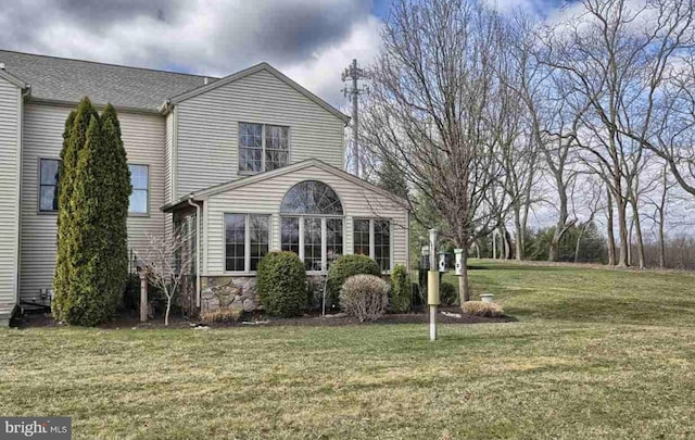 exterior space featuring a front yard