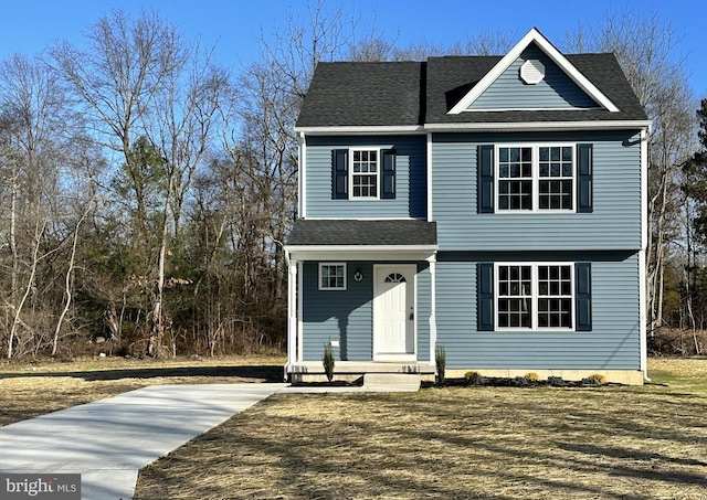 view of front of property featuring a front lawn