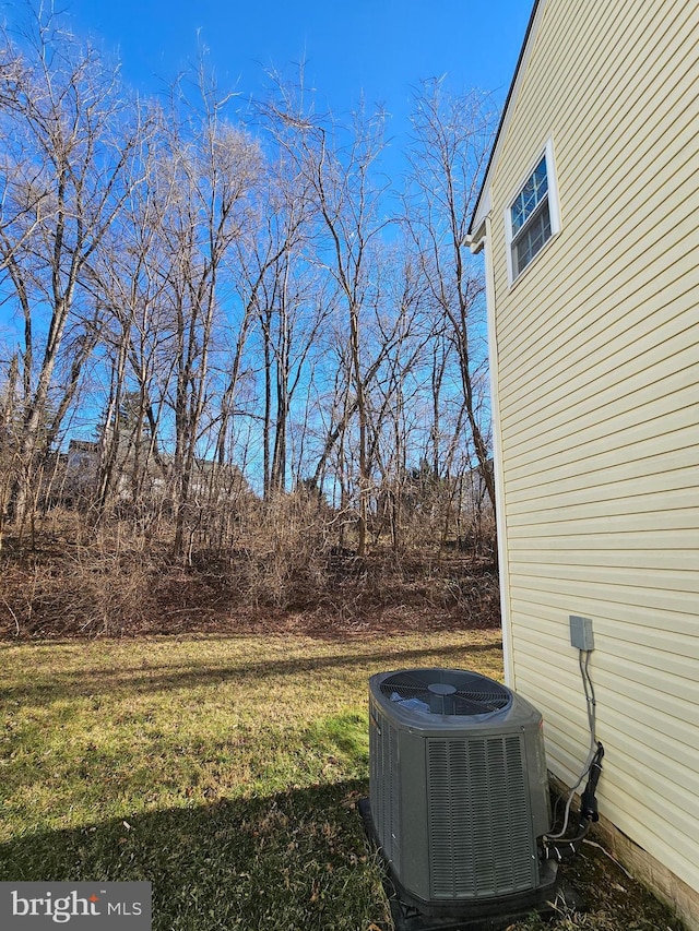 view of yard featuring central AC unit