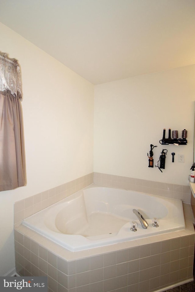 bathroom featuring tiled bath