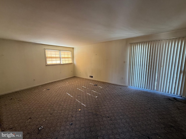 unfurnished room featuring carpet