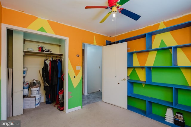 bedroom featuring carpet floors, ceiling fan, and a closet