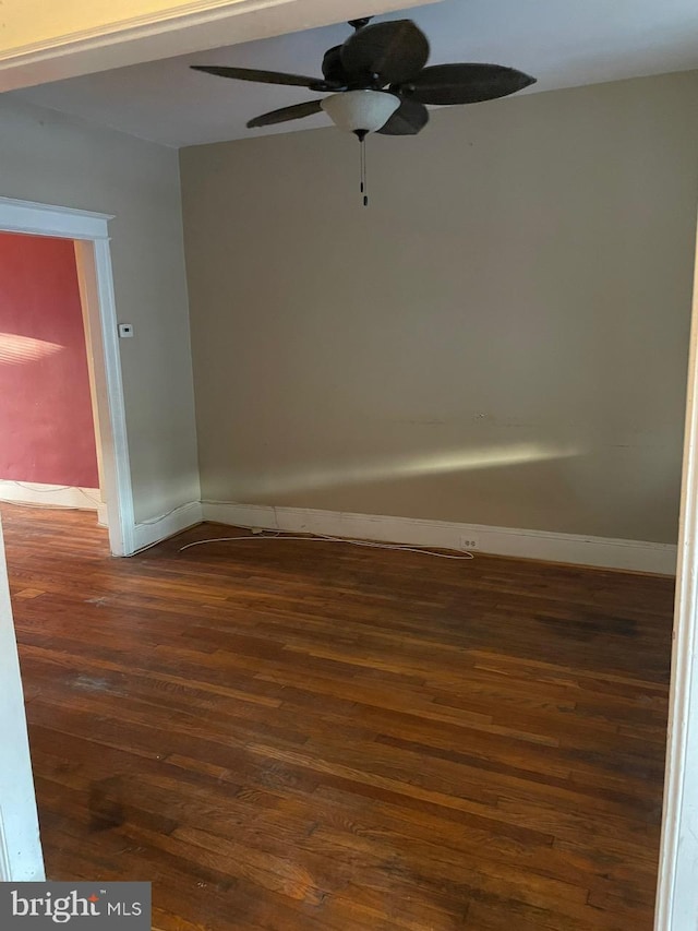 empty room featuring dark hardwood / wood-style floors and ceiling fan