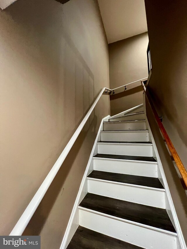 398 Harry S Truman Dr, Upper Marlboro, MD 20774 - view of stairs