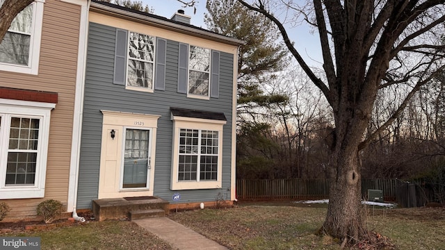 view of front of property