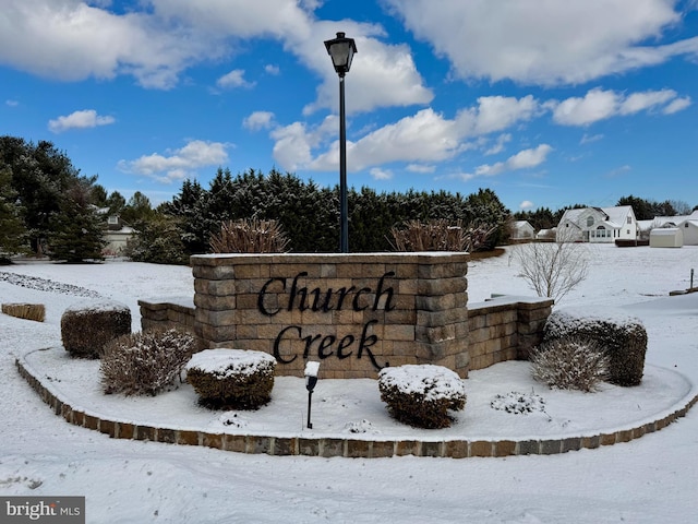 view of community / neighborhood sign