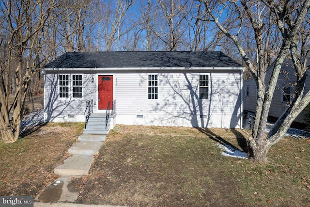 view of front of property featuring a front yard