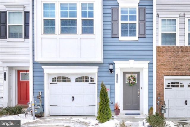 view of front facade with a garage